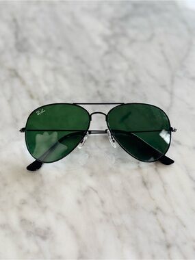 Ray-Ban Men’s Aviator Sunglasses — Black Frame with Green Lenses